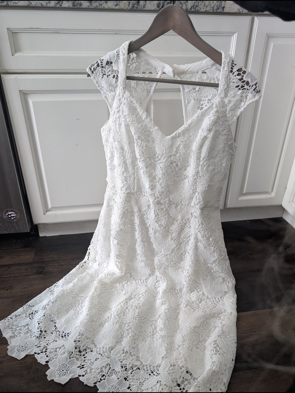 Gorgeous Romantic Lace Dress By Guess Size 12 White Tea Length - Picture 2 of 12